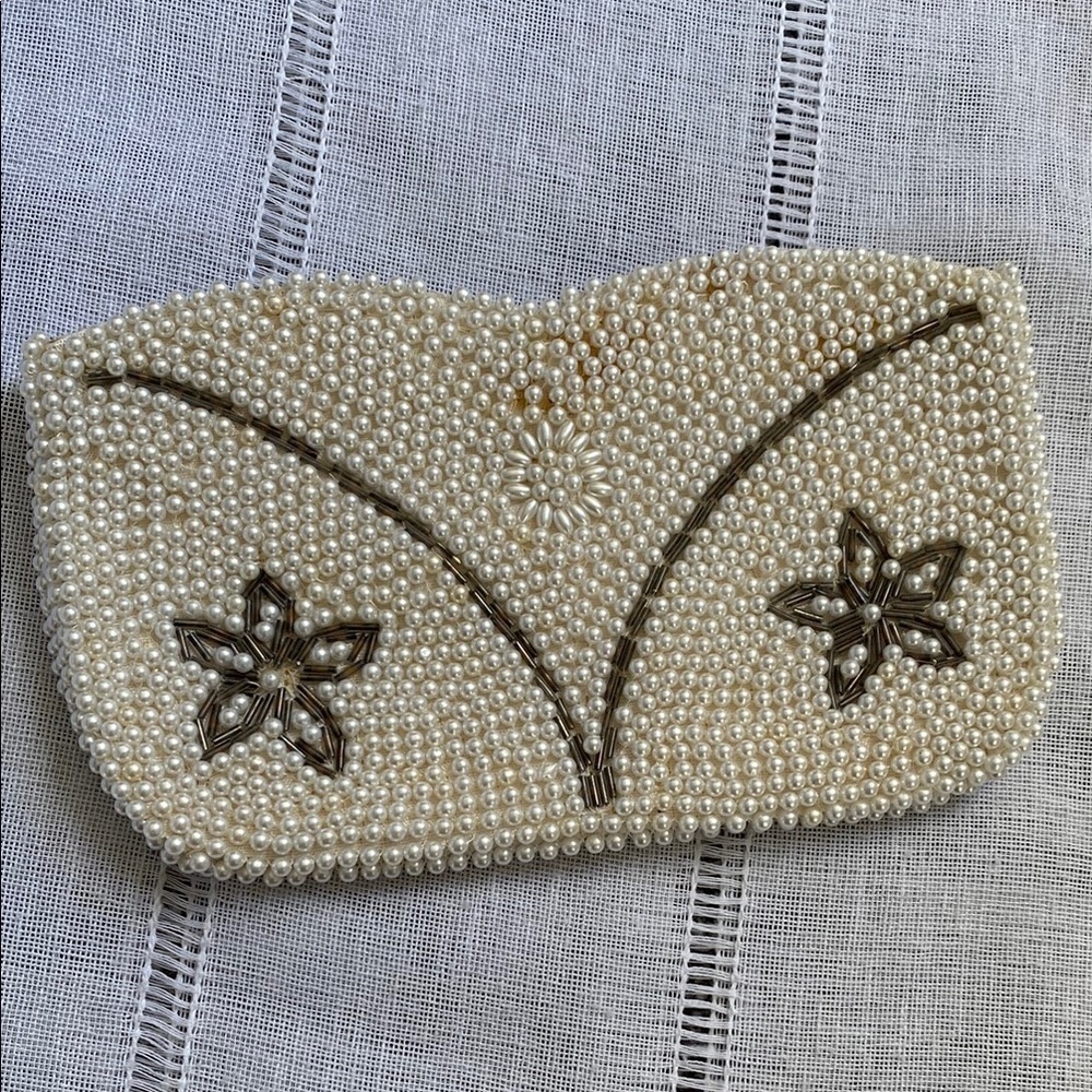 Vintage Pearl Beaded Clutch With Floral Design
